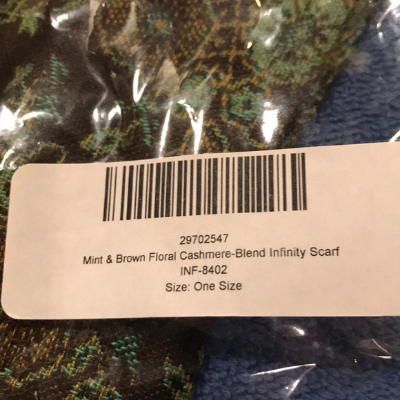 NWT Cashmere-Blend Infinity Scarf - Picture 4 of 7